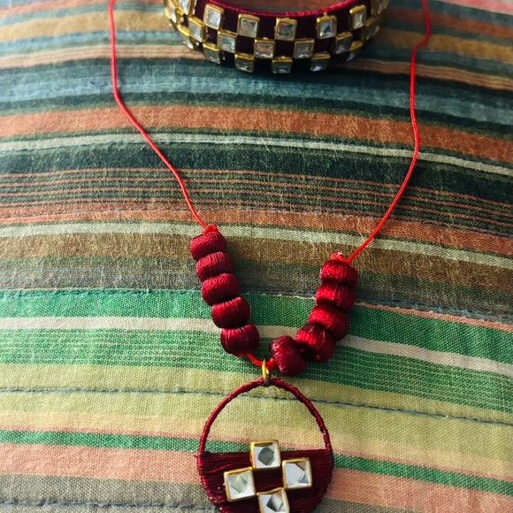Elegant Red Jewelry Set - Picture 3 of 3
